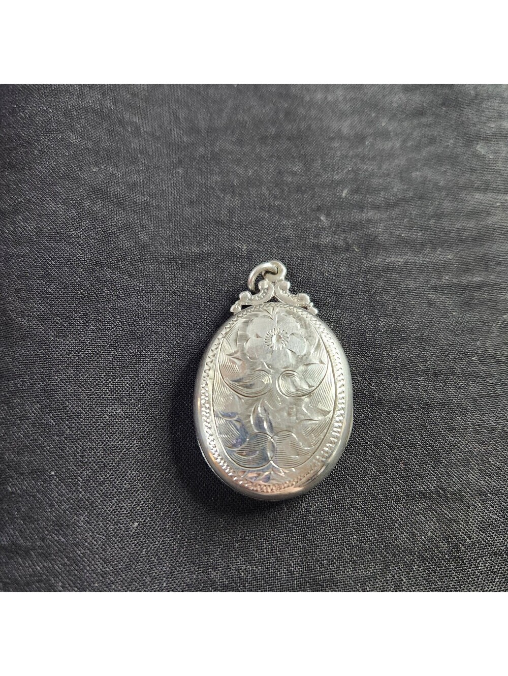 Sterling Silver oval floral engraved locket pendant- vintage